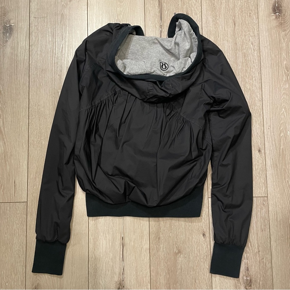 Lululemon Swell Reversible Hooded Jacket Black Gray Women's Size 6 - Picture 3 of 7